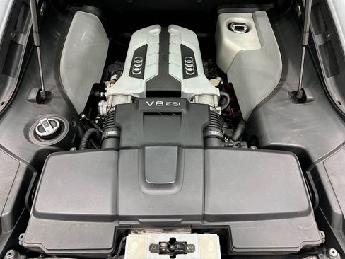 Used 2015 Audi R8 V8 w/ Extended Leather Package AWD/4WD image 27