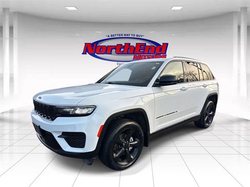 Used 2023 Jeep Grand Cherokee Altitude image 7