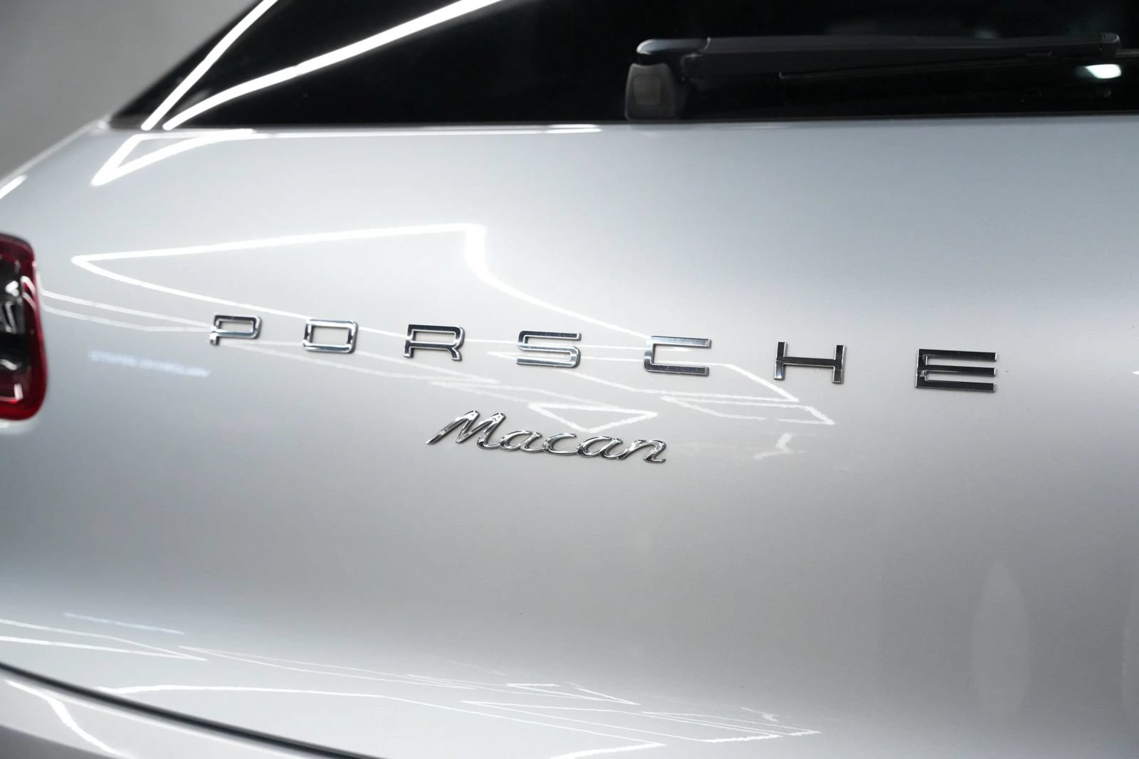 Used 2018 Porsche Macan Sport Edition AWD/4WD image 23