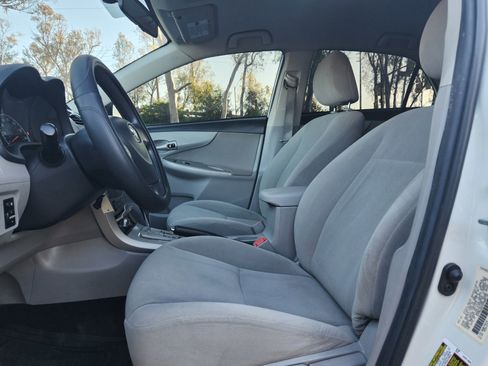 Used 2013 Toyota Corolla image 18