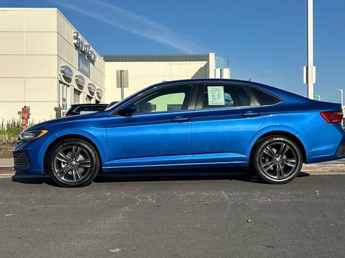 Used 2024 Volkswagen Jetta SE w/ Panoramic Sunroof Package image 6