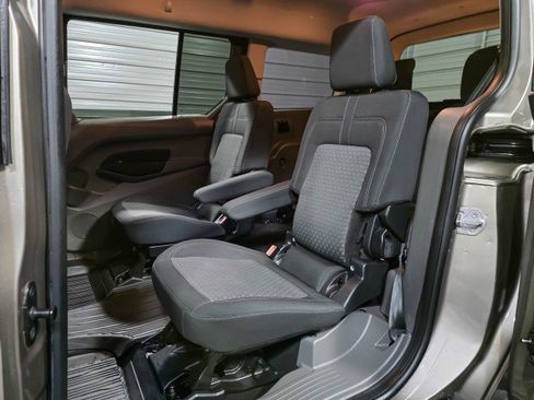 Used 2019 Ford Transit Connect XLT w/ Driver-Assist Package image 17