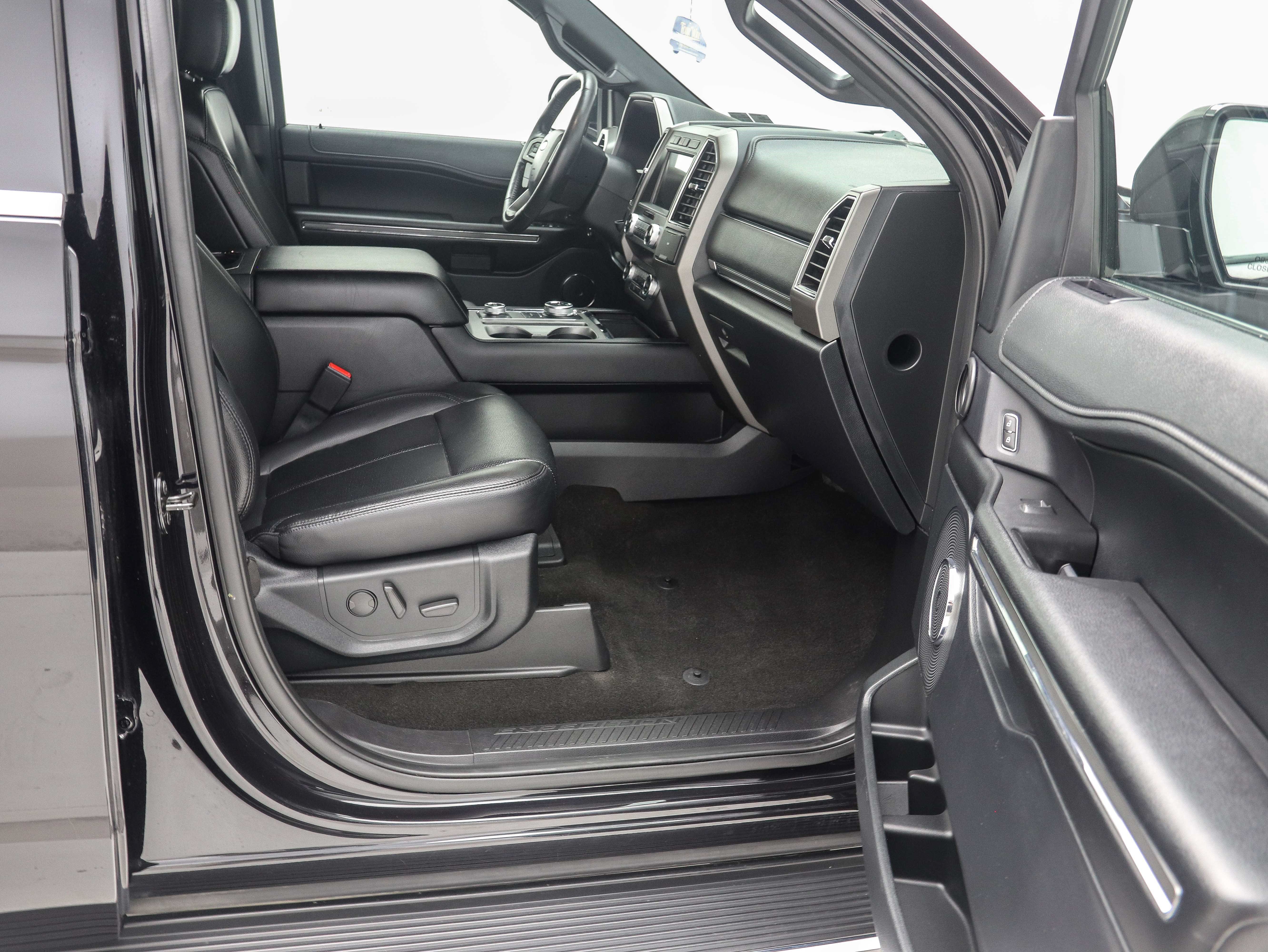 Used 2020 Ford Expedition Max XLT w/ Equipment Group 202A AWD/4WD image 20