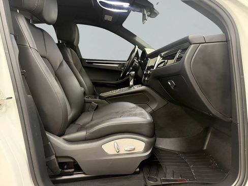 Used 2020 Porsche Macan AWD/4WD image 28