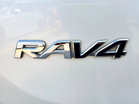 Used 2015 Toyota RAV4 Limited FWD image 6