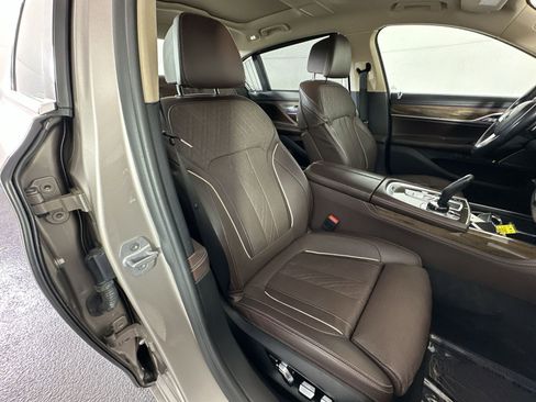 Used 2019 BMW 750i xDrive w/ Executive Package AWD/4WD image 27