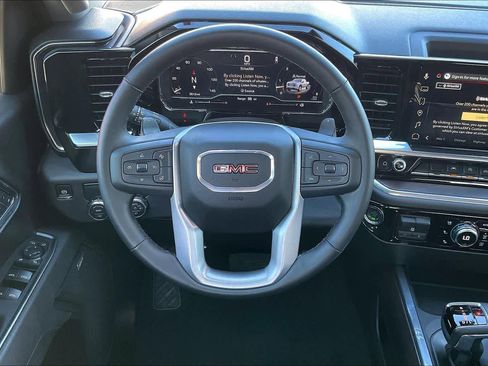 Used 2025 GMC Sierra 1500 SLT image 7