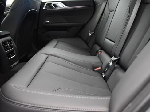 Used 2026 BMW 430i w/ M Sport Package RWD image 16