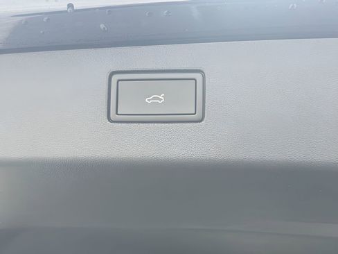 New 2026 Volkswagen Tiguan SE R-Line FWD image 25