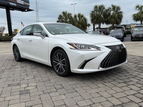 Used 2023 Lexus ES 350 w/ Premium Package image 6