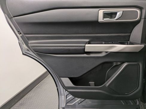 Used 2023 Ford Explorer XLT image 21