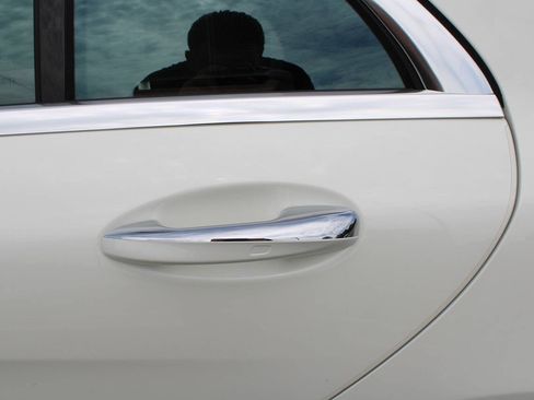 Used 2018 Mercedes-Benz S 560 4MATIC Sedan image 28