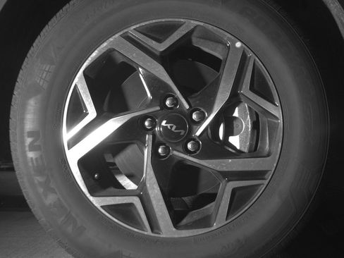 Used 2025 Kia Sportage LX image 12