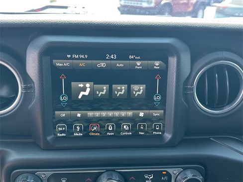 Used 2018 Jeep Wrangler Unlimited Sahara image 28