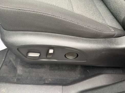 Used 2025 GMC Acadia Elevation image 15