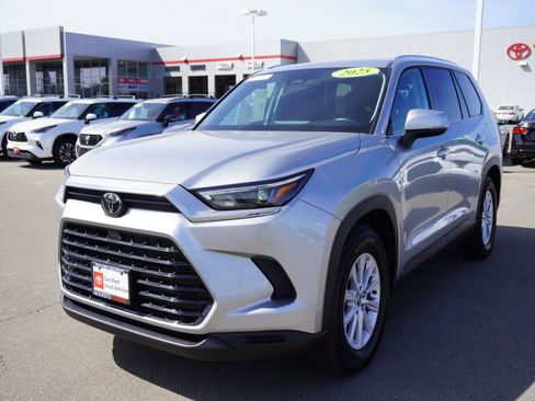 Used 2025 Toyota Grand Highlander LE image 7