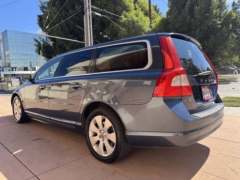 Used 2008 Volvo V70 FWD image 5