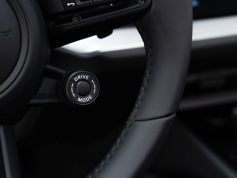 New 2025 Porsche Cayenne image 27