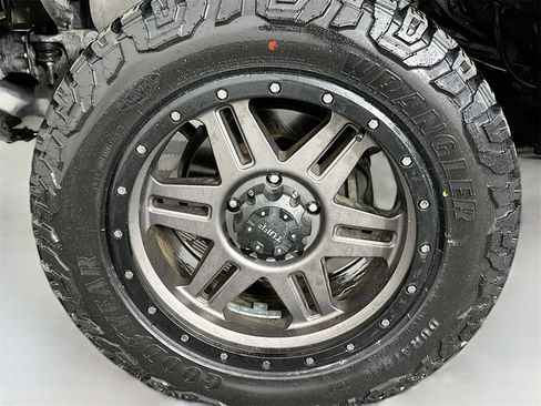 Used 2016 Toyota Tundra SR5 w/ SR5 Upgrade Package image 29