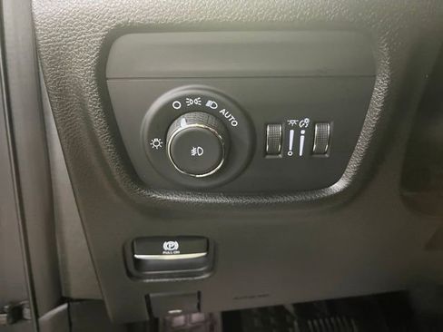 Used 2025 Jeep Grand Cherokee Limited w/ Trailer Tow Package image 14