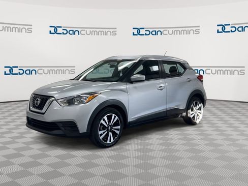 Used 2019 Nissan Kicks SV FWD image 4