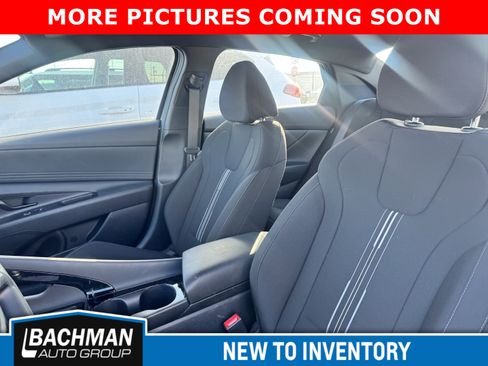 Certified 2025 Hyundai Elantra SEL image 9