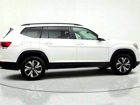 Used 2025 Volkswagen Atlas SE AWD/4WD image 4