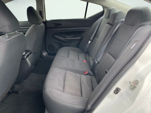 Used 2025 Nissan Altima 2.5 SV FWD image 12