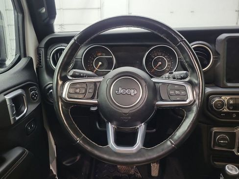 Used 2020 Jeep Wrangler Unlimited Sahara image 4