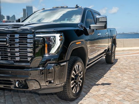Used 2026 GMC Sierra 2500 Denali Ultimate AWD/4WD image 18