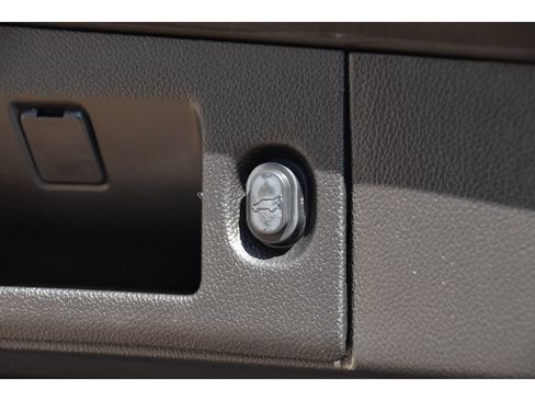 Used 2020 Cadillac Escalade Platinum AWD/4WD image 25