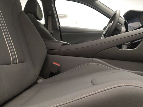 Used 2023 Hyundai Elantra SEL w/ Convenience Package FWD image 21