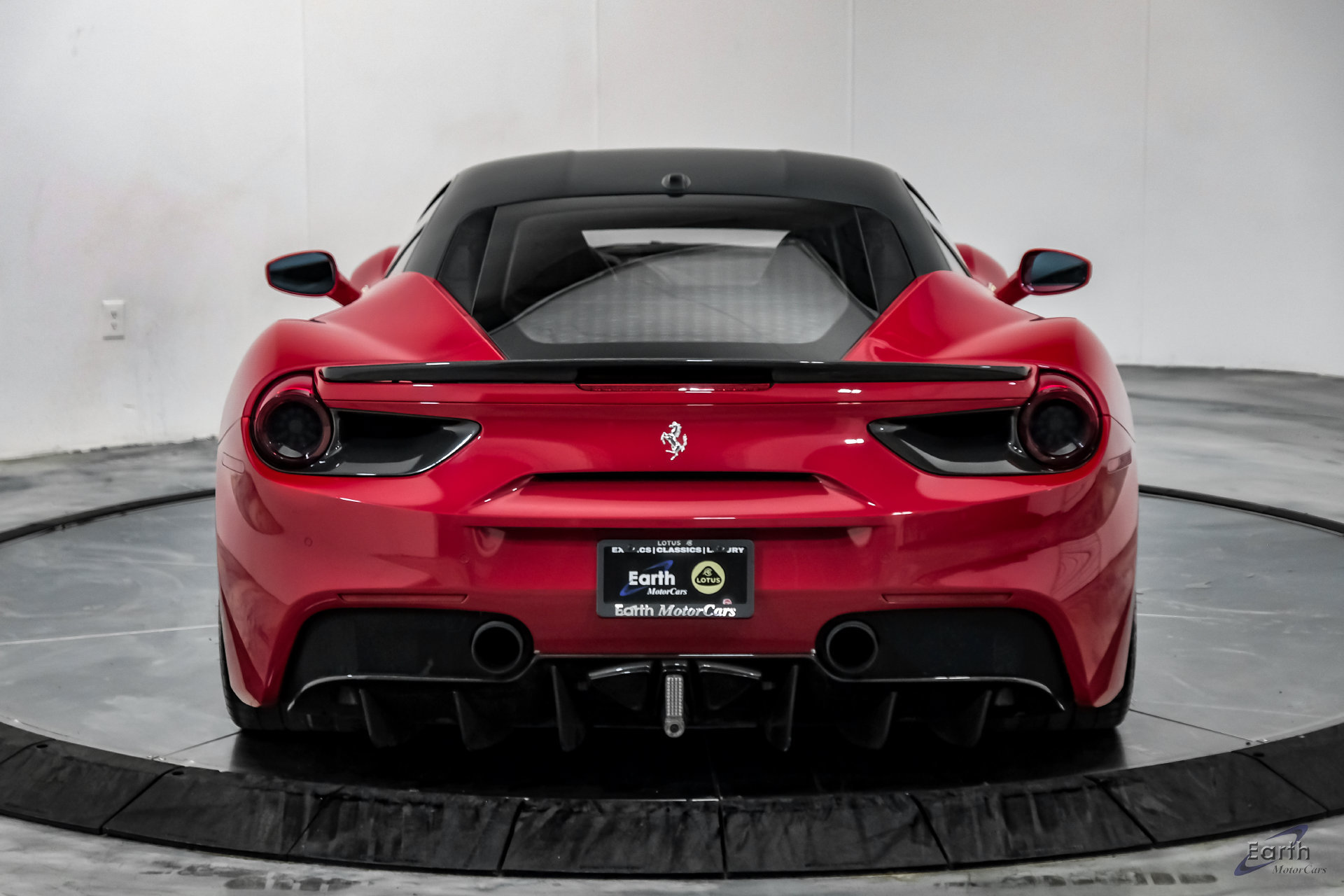 Used 2017 Ferrari 488 GTB RWD image 15