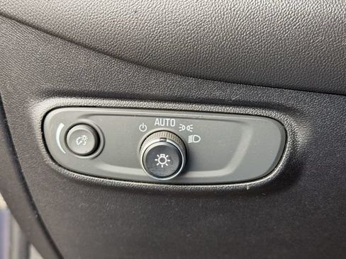 Used 2018 Chevrolet Equinox LT w/ Sun & Infotainment Package FWD image 8