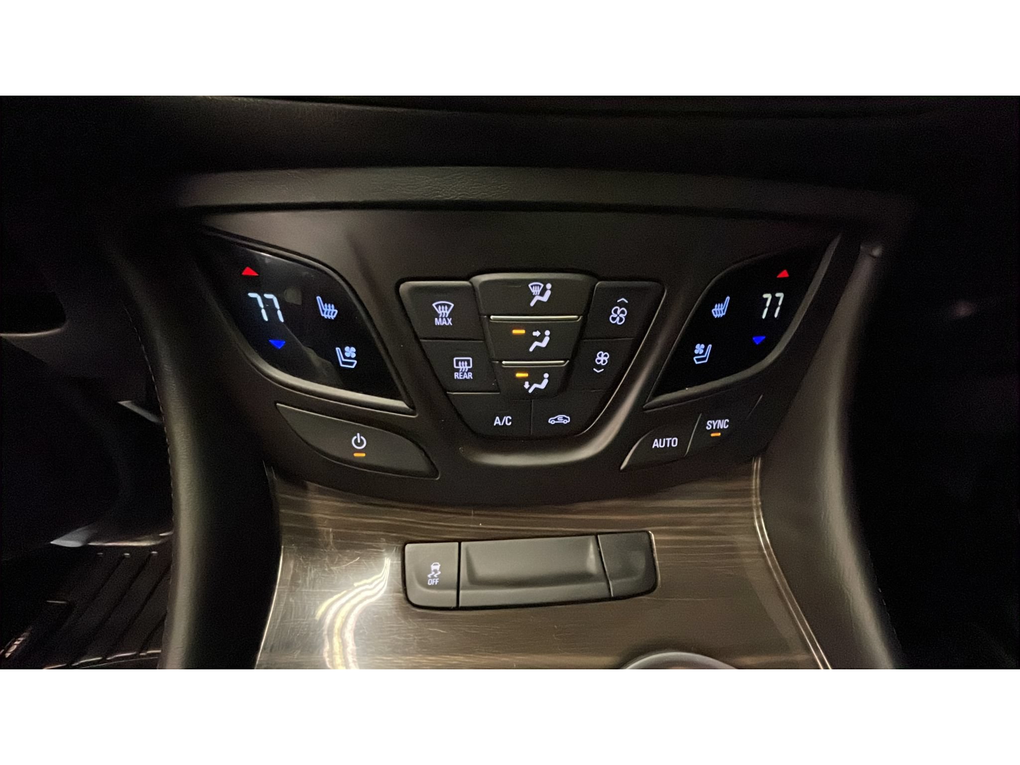 Used 2019 Buick Envision Premium w/ Driver Confidence Package AWD/4WD image 15