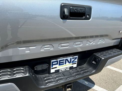 Used 2019 Toyota Tacoma SR5 AWD/4WD image 26