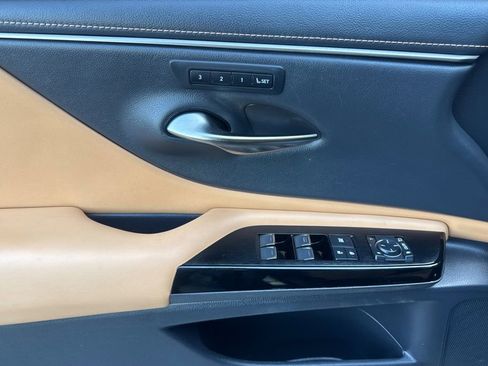 Used 2022 Lexus ES 300h w/ Premium Package image 10