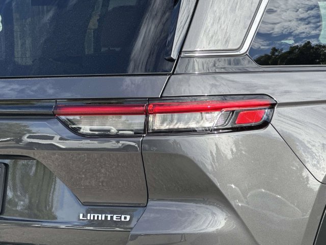 Certified 2025 Jeep Grand Cherokee Limited AWD/4WD image 11