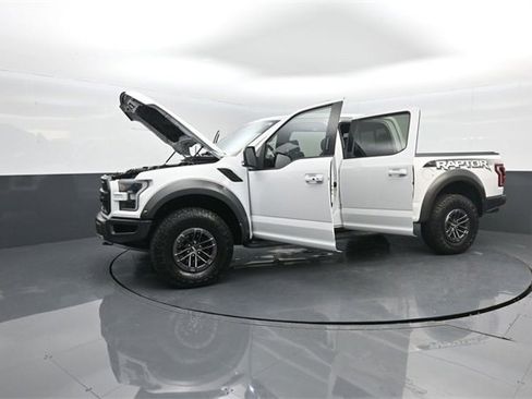 Certified 2018 Ford F150 Raptor w/ Equipment Group 802A Luxury image 37