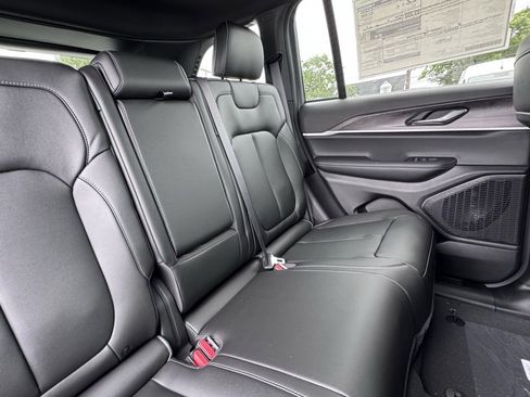 New 2025 Jeep Grand Cherokee Limited w/ Black Appearance Package image 22