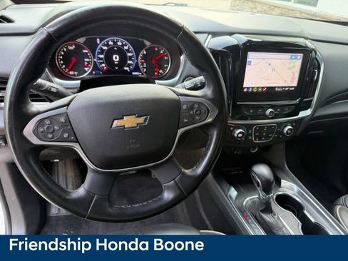 Used 2023 Chevrolet Traverse Premier FWD image 19