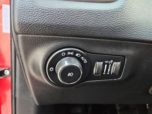 Used 2018 Jeep Compass Latitude FWD image 23