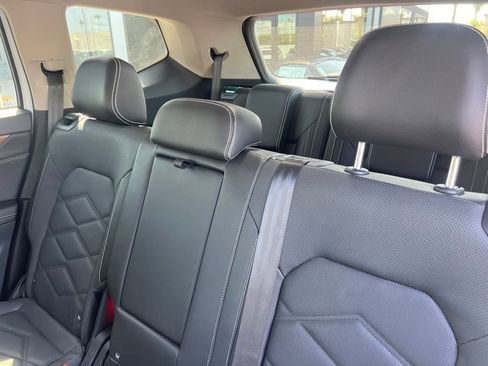 Used 2024 Volkswagen Atlas SE AWD/4WD image 30