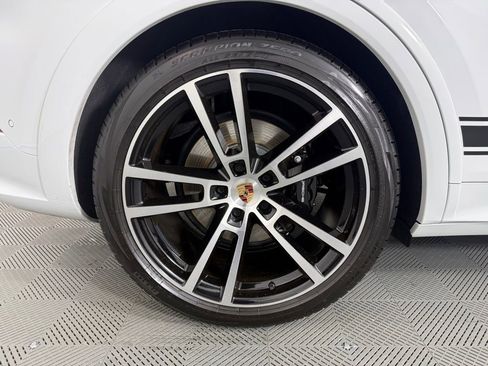 Certified 2025 Porsche Cayenne GTS AWD/4WD image 13