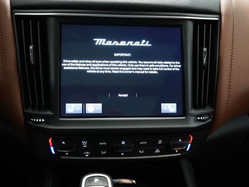 Used 2023 Maserati Levante GT AWD/4WD image 18