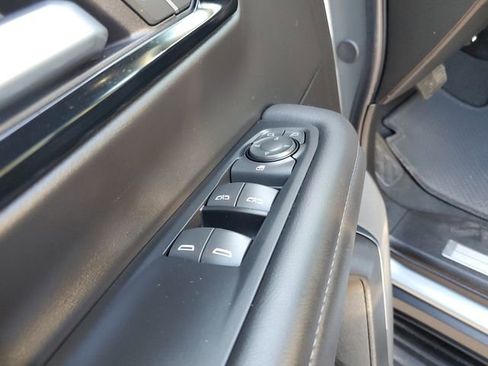Used 2025 Chevrolet Tahoe LT AWD/4WD image 16