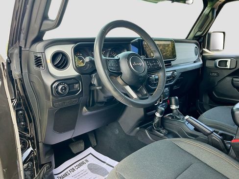 Used 2024 Jeep Gladiator Sport AWD/4WD image 9