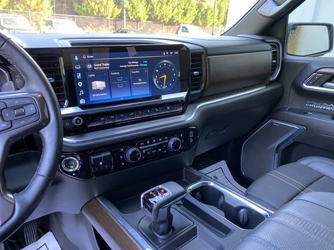 Used 2024 Chevrolet Silverado 1500 High Country w/ Technology Package AWD/4WD image 25