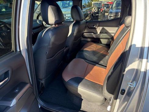 Used 2021 Toyota Tacoma TRD Off-Road image 12