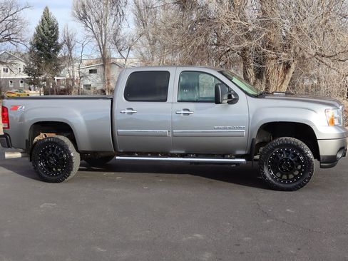 Used 2014 GMC Sierra 2500 Denali w/ Suspension Package, Off-Road image 3